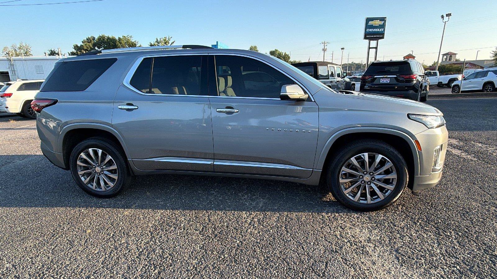 Used 2023 Chevrolet Traverse Premier FWD image 7