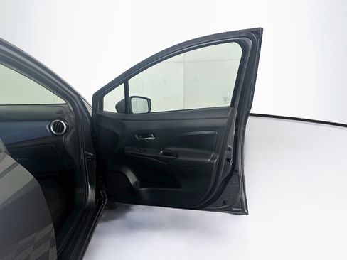 Used 2025 Nissan Versa SV FWD image 31