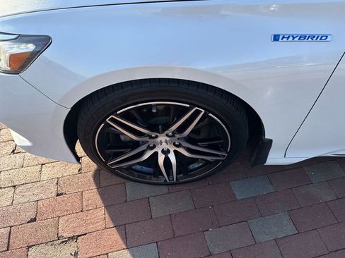 Used 2021 Honda Accord Touring image 2