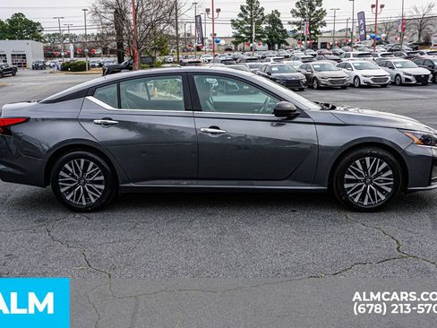 Used 2025 Nissan Altima 2.5 SV image 9