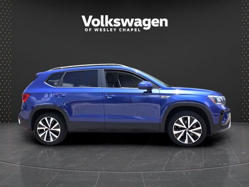 Certified 2023 Volkswagen Taos SE FWD image 9