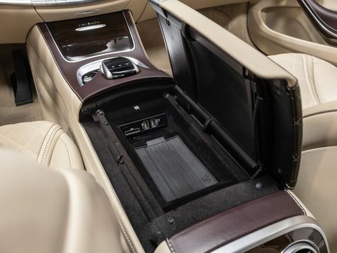 Used 2020 Mercedes-Benz Maybach S 560 4MATIC image 44