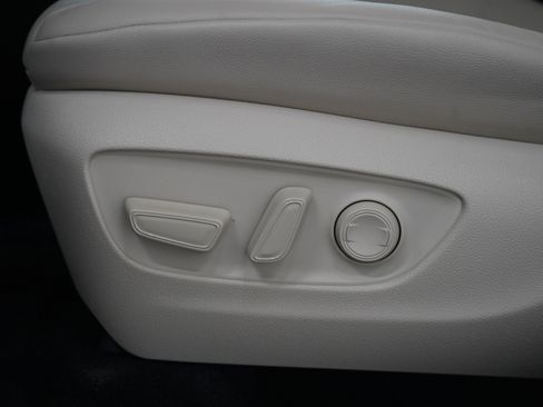 Used 2024 Toyota Highlander XLE image 30