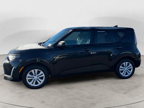 Used 2024 Kia Soul LX image 2