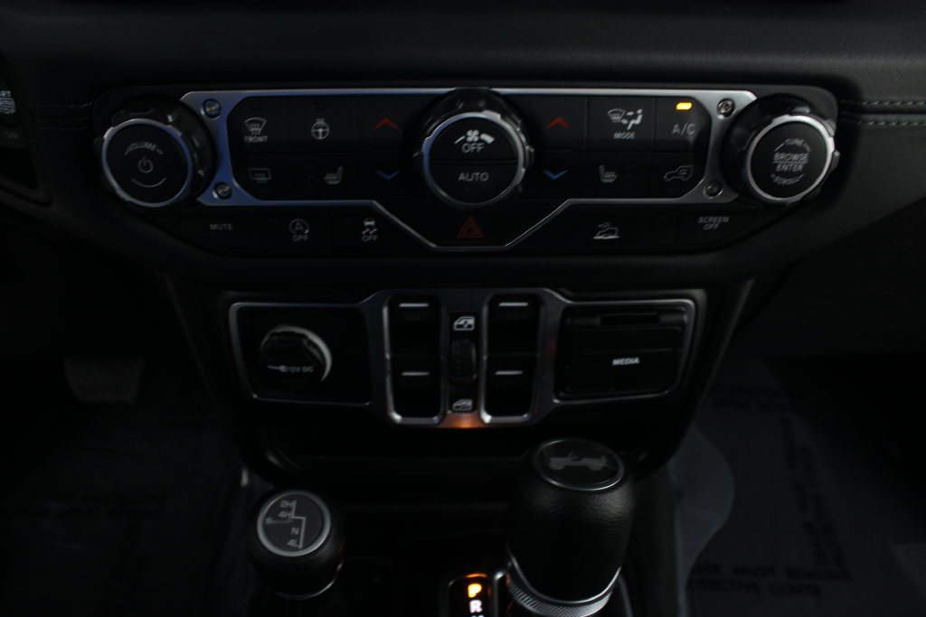Used 2026 Jeep Wrangler Unlimited Sahara AWD/4WD image 13
