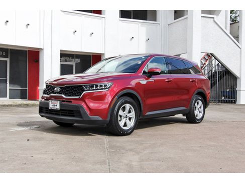 Used 2021 Kia Sorento LX FWD image 2