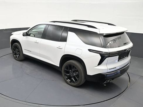 Used 2024 Chevrolet Traverse RS FWD image 14