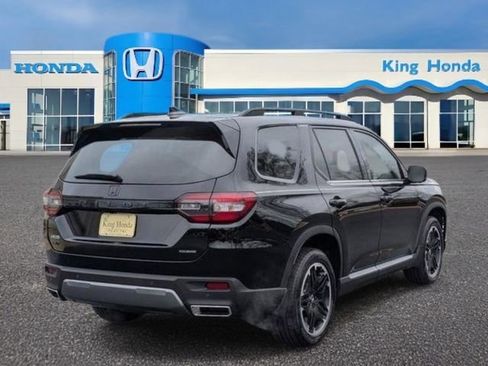 New 2026 Honda Pilot Touring image 6