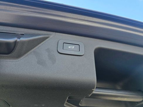 Used 2025 Land Rover Discovery Sport S image 18