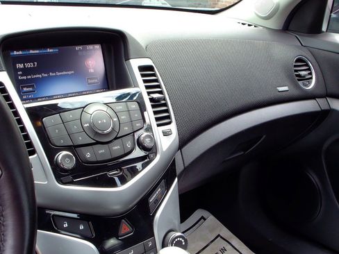 Used 2014 Chevrolet Cruze LT FWD image 9