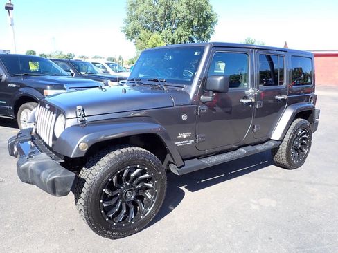 Used 2016 Jeep Wrangler Unlimited Sahara w/ Connectivity Group AWD/4WD image 2