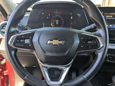 Used 2025 Chevrolet Trax LT w/ LT Convenience Package image 14
