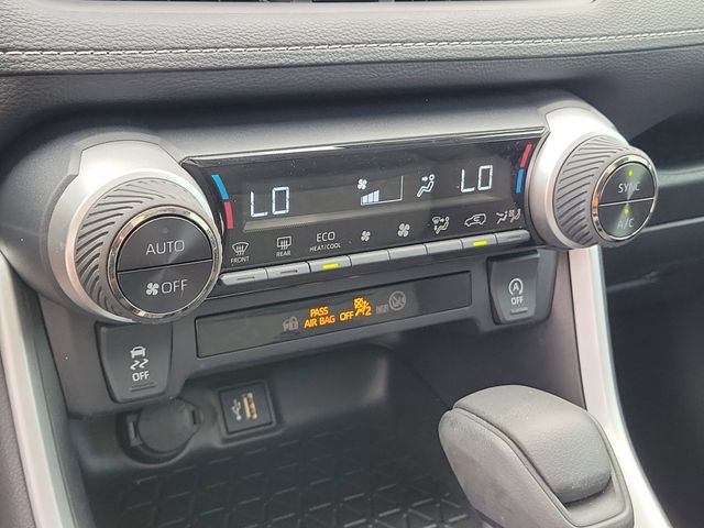 Used 2025 Toyota RAV4 XLE w/ Convenience Package FWD image 31