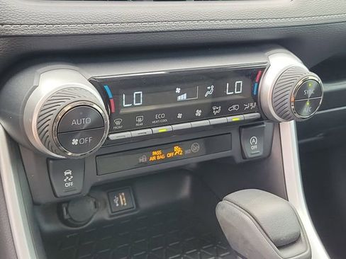 Used 2025 Toyota RAV4 XLE w/ Convenience Package FWD image 31