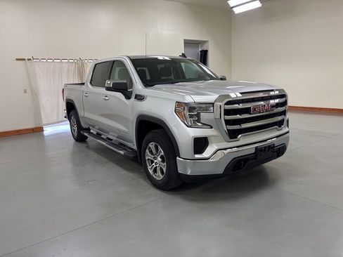 Used 2022 GMC Sierra 1500 SLE w/ X31 Off-Road Package AWD/4WD image 2