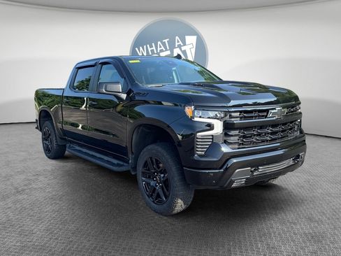 Used 2025 Chevrolet Silverado 1500 LT Trail Boss w/ Dark Appearance Package AWD/4WD image 1