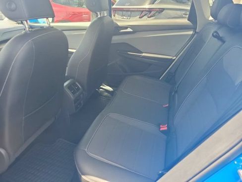 Used 2023 Volkswagen Taos SE w/ Panoramic Sunroof Package FWD image 14