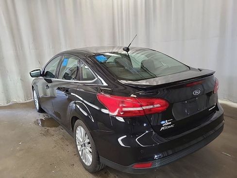 Used 2018 Ford Focus Titanium w/ Titanium Technology Package FWD image 4