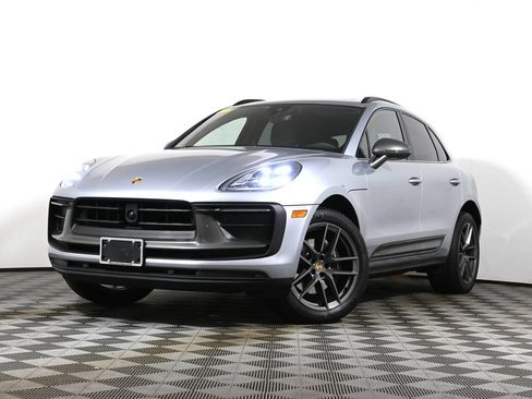 Used 2025 Porsche Macan Turbo AWD/4WD image 1