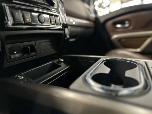 Used 2020 Nissan Titan Platinum Reserve w/ Moonroof Package image 35
