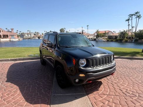 Used 2018 Jeep Renegade Trailhawk w/ Popular Equipment Group AWD/4WD image 11