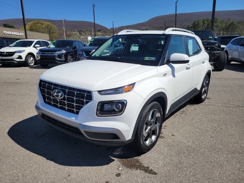 Used 2024 Hyundai Venue SEL image 5