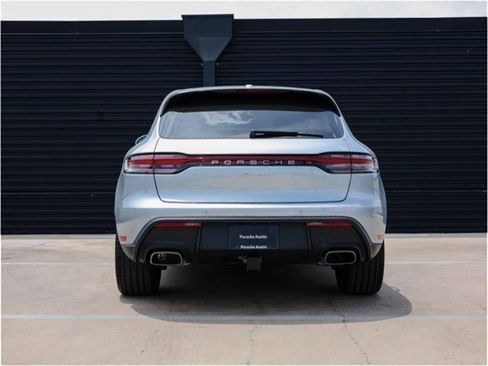 Certified 2025 Porsche Macan AWD/4WD image 6
