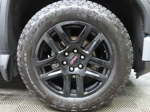 Used 2024 GMC Sierra 1500 Pro w/ Graphite Edition AWD/4WD image 9