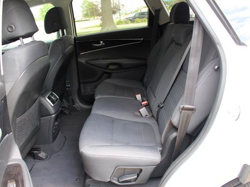 Used 2017 Kia Sorento FWD image 28