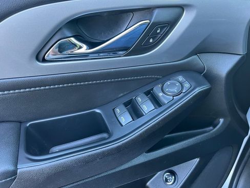 Used 2022 Chevrolet Traverse LT image 29