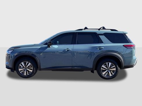 New 2026 Nissan Pathfinder SL image 2