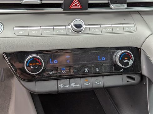 Used 2024 Hyundai Elantra SEL FWD image 25