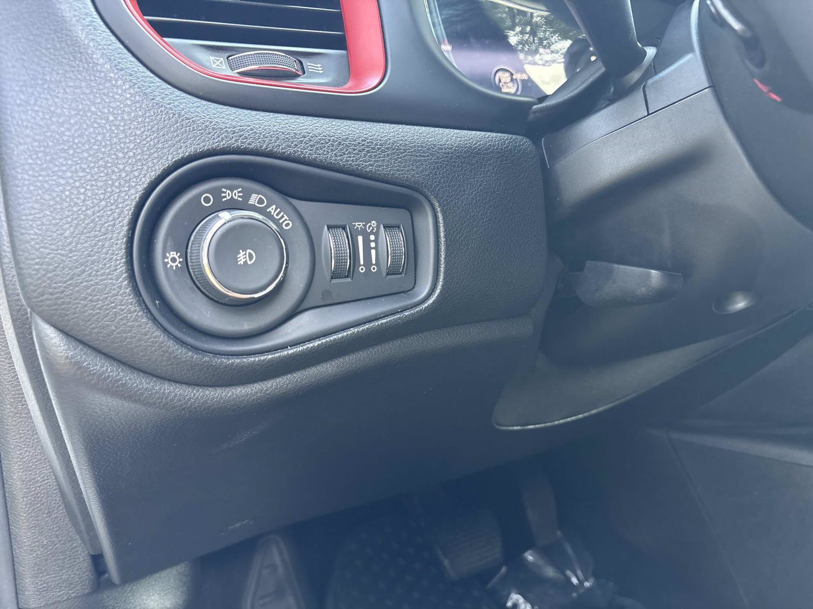 Certified 2023 Jeep Renegade Trailhawk AWD/4WD image 31