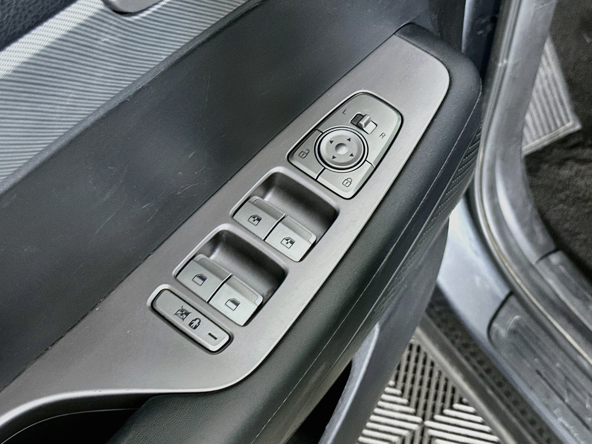 Used 2025 Hyundai Palisade SEL FWD image 15