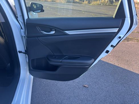 Used 2018 Honda Civic Touring image 12