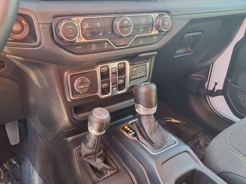 Used 2025 Jeep Wrangler Unlimited Sahara AWD/4WD image 9