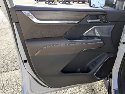 New 2026 GMC Acadia Denali Ultimate image 9