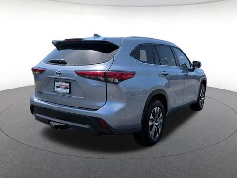 Used 2023 Toyota Highlander XLE FWD image 6