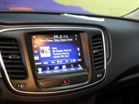 Used 2015 Chrysler 200 Limited w/ Comfort Group image 18