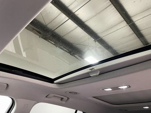 Used 2021 Chevrolet Traverse High Country image 19