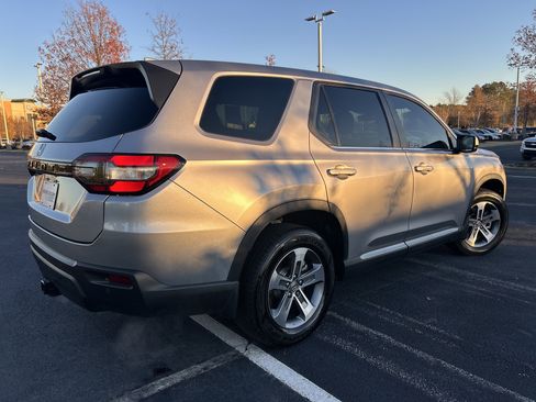 Certified 2024 Honda Pilot EX-L image 9