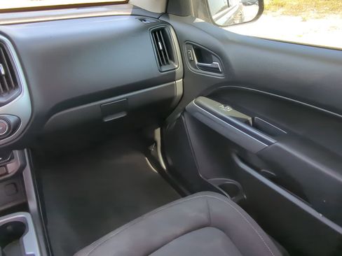 Used 2022 Chevrolet Colorado LT image 17