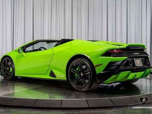 Used 2021 Lamborghini Huracan EVO RWD image 16