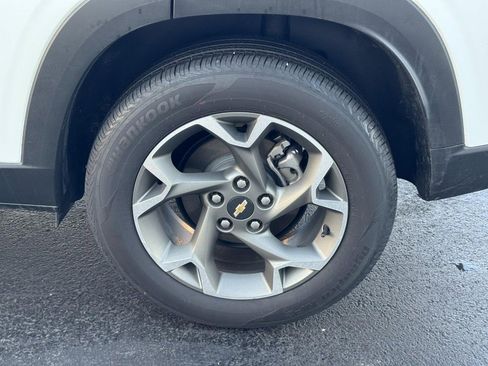 Used 2025 Chevrolet Trax LT w/ LT Convenience Package image 10