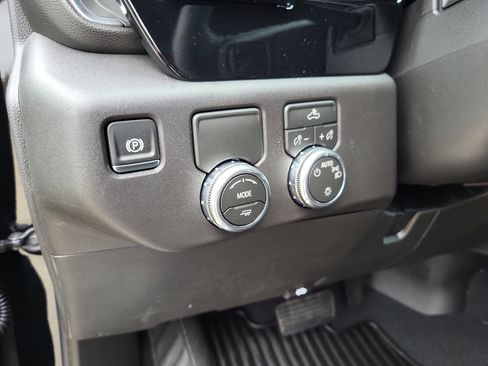 New 2026 GMC Sierra 1500 SLE w/ Preferred Package image 17