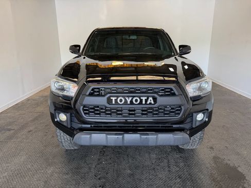 Used 2017 Toyota Tacoma TRD Off-Road w/ Tow Package (A/T) AWD/4WD image 3