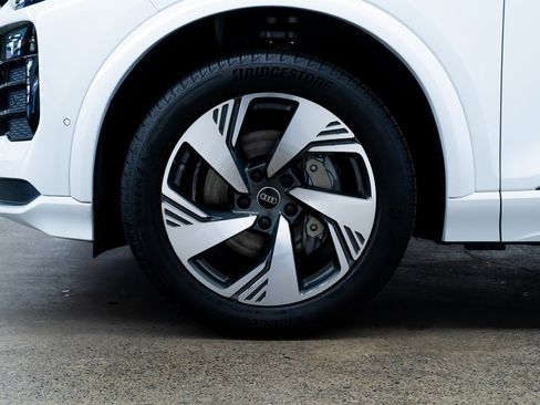 Used 2025 Audi Q6 e-tron Premium Plus image 7