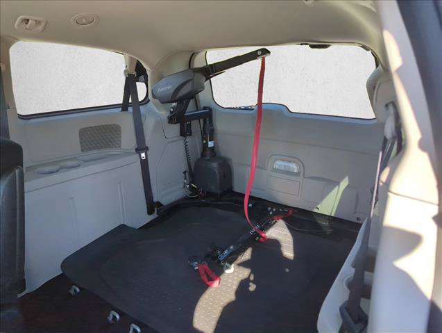 Used 2016 Dodge Grand Caravan SXT FWD image 20