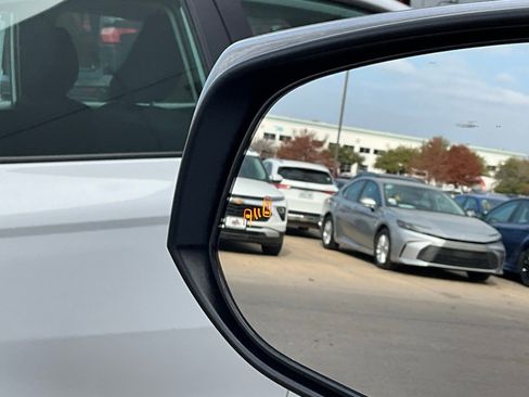 Used 2025 Toyota RAV4 XLE image 21