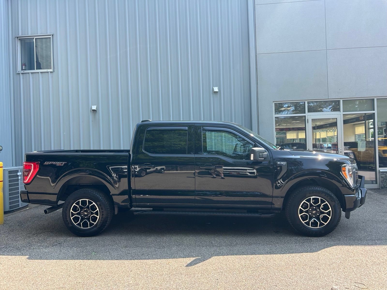 Used 2023 Ford F150 XLT w/ Equipment Group 302A High AWD/4WD image 4